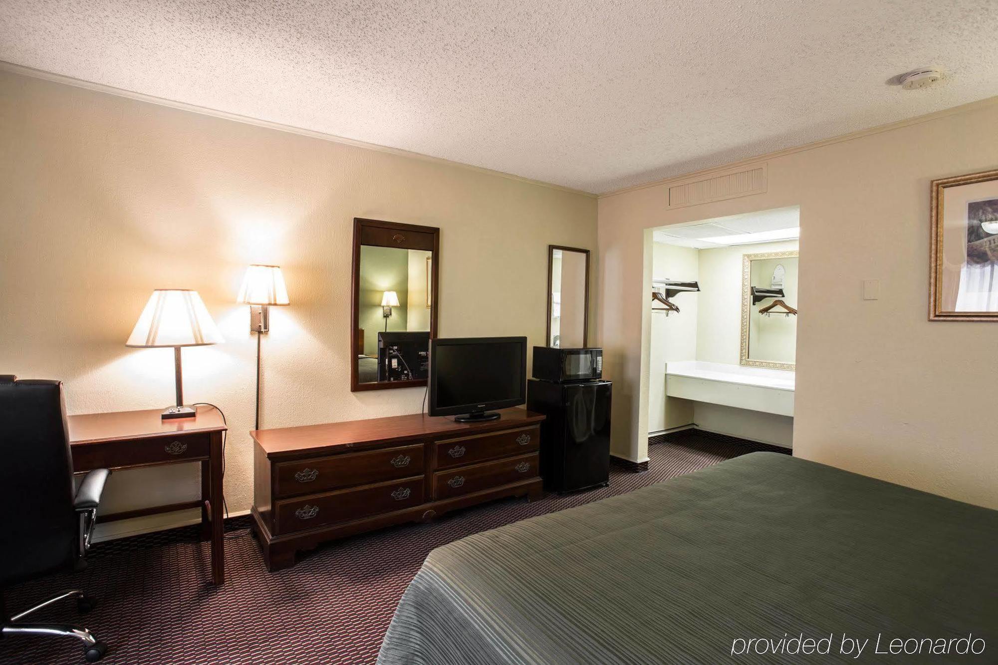 Rodeway Inn Harbison Area Колумбия Экстерьер фото